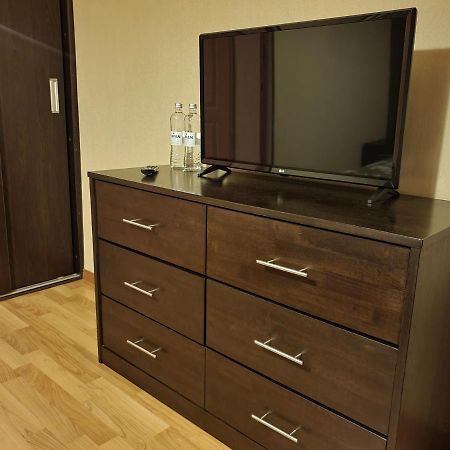 2-Х Комнатная Квартира Посуточно Shymkent Esterno foto