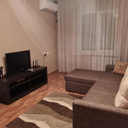 2-Х Комнатная Квартира Посуточно Shymkent Esterno foto