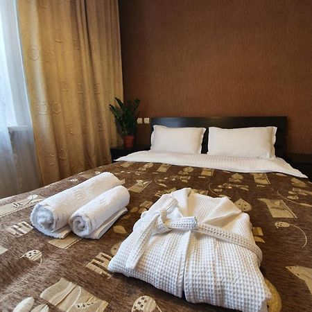 2-Х Комнатная Квартира Посуточно Shymkent Esterno foto