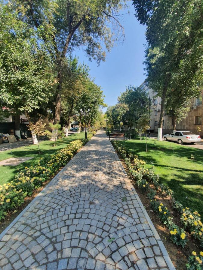 2-Х Комнатная Квартира Посуточно Shymkent Esterno foto